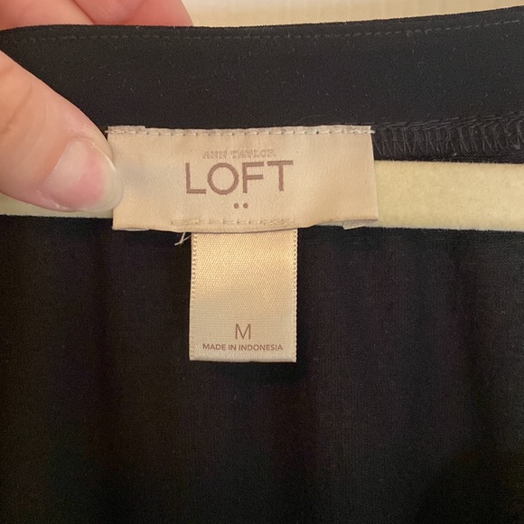 Loft Black V-Neck Top - Medium - Picture 3 of 4